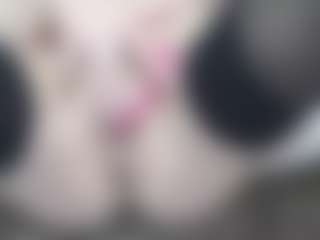 AnnaHotSquirt's Live Sex Cam Show