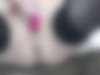 AnnaHotSquirt's Live Sex Cam Show
