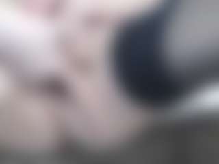 AnnaHotSquirt's Live Sex Cam Show