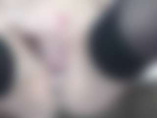 AnnaHotSquirt's Live Sex Cam Show