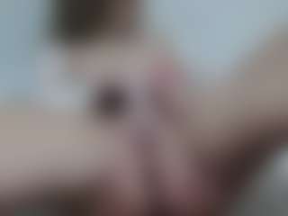 AnnaHotSquirt's Live Sex Cam Show