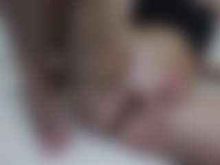 AnnaHotSquirt's Live Sex Cam Show