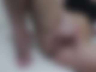 AnnaHotSquirt's Live Sex Cam Show