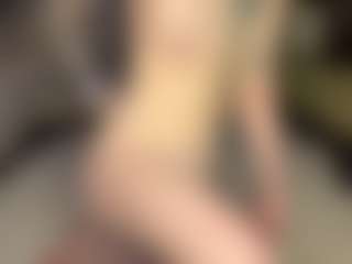 Live cam show with Leya - Upskirt on AdultVida.com
