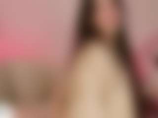 Live cam show with Cutie Riley - Strip on AdultVida.com