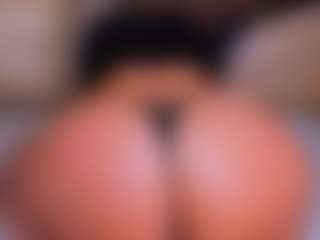 Live cam show with BarbaraSkills - Athletic Public on liverealitysex.com