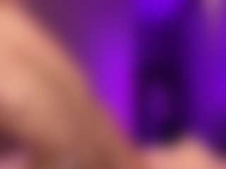 Live cam show with Lora - Tattoos on SxyPornLive