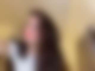 Live cam show with Lora - Average on Hubzter Live