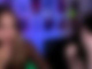 Live cam show with playful-sophie - Skinny on xfollow cams