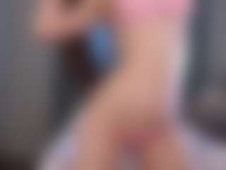 Live cam show with Bella - Athletic Strip on chickslive.net
