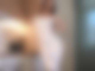 Bella's Live Sex Cam Show
