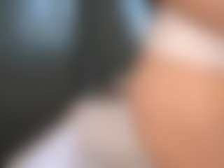 Bella's Live Sex Cam Show