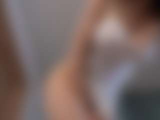 Bella's Live Sex Cam Show