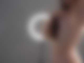 Bella's Live Sex Cam Show