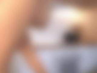 Bella's Live Sex Cam Show