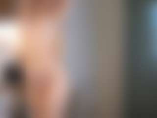 Bella's Live Sex Cam Show