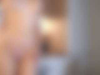 Bella's Live Sex Cam Show