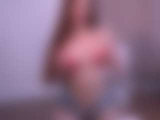 Bella's Live Sex Cam Show