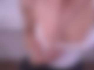 Bella's Live Sex Cam Show