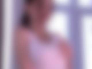 Live cam show with Bella - Striptease on crypto-cams