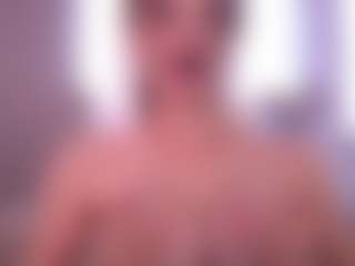 Live cam show with Bella - Green Eyes on Dolls Live