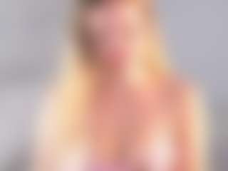 Live cam show with BlissEdge - Upskirt on TeamSkeetLive