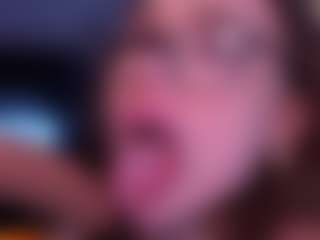 Bllowjoyy's Live Sex Cam Show
