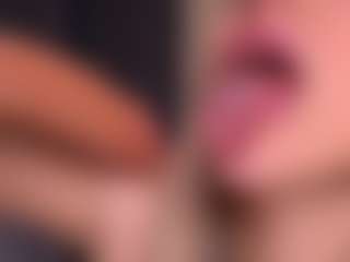 Bllowjoyy's Live Sex Cam Show