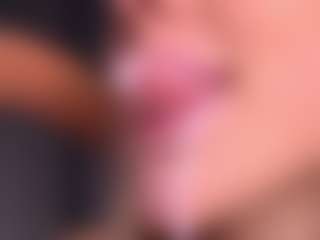 Bllowjoyy's Live Sex Cam Show