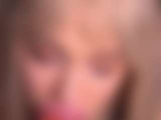 Bllowjoyy's Live Sex Cam Show