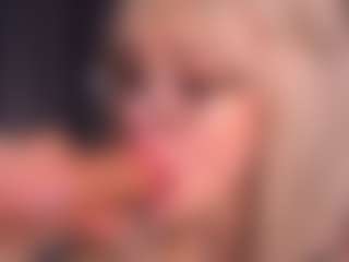 Bllowjoyy's Live Sex Cam Show