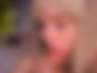 Bllowjoyy's Live Sex Cam Show