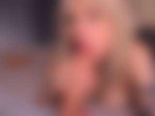 Bllowjoyy's Live Sex Cam Show