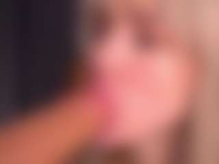 Bllowjoyy's Live Sex Cam Show