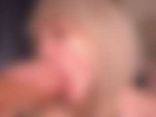 Bllowjoyy's Live Sex Cam Show