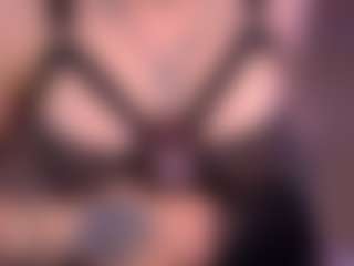 Bllowjoyy's Live Sex Cam Show