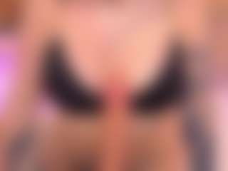 Bllowjoyy's Live Sex Cam Show