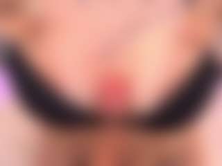 Bllowjoyy's Live Sex Cam Show
