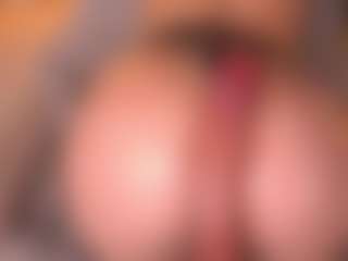 Bllowjoyy's Live Sex Cam Show