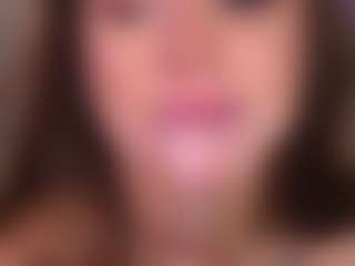 Bllowjoyy's Live Sex Cam Show