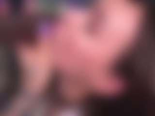 Bllowjoyy's Live Sex Cam Show