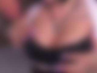Bllowjoyy's Live Sex Cam Show