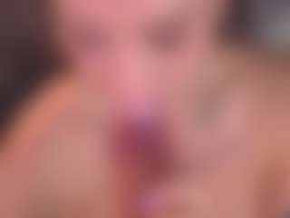 Bllowjoyy's Live Sex Cam Show