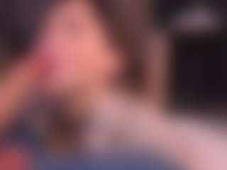Live cam show with Bllowjoyy - BBW Teen (18+) on fapnchat