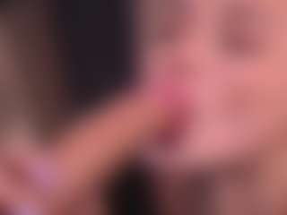 Bllowjoyy's Live Sex Cam Show