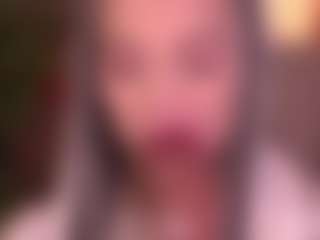 Bllowjoyy's Live Sex Cam Show