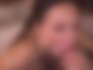 Bllowjoyy's Live Sex Cam Show