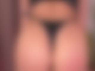 Bllowjoyy's Live Sex Cam Show