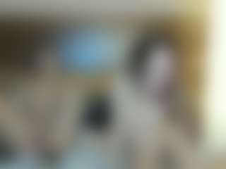 Live cam show with RoxySnowey - Small Tits on xplaylive.com