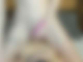 Live cam show with RoxySnowey - Tease on Camsoda